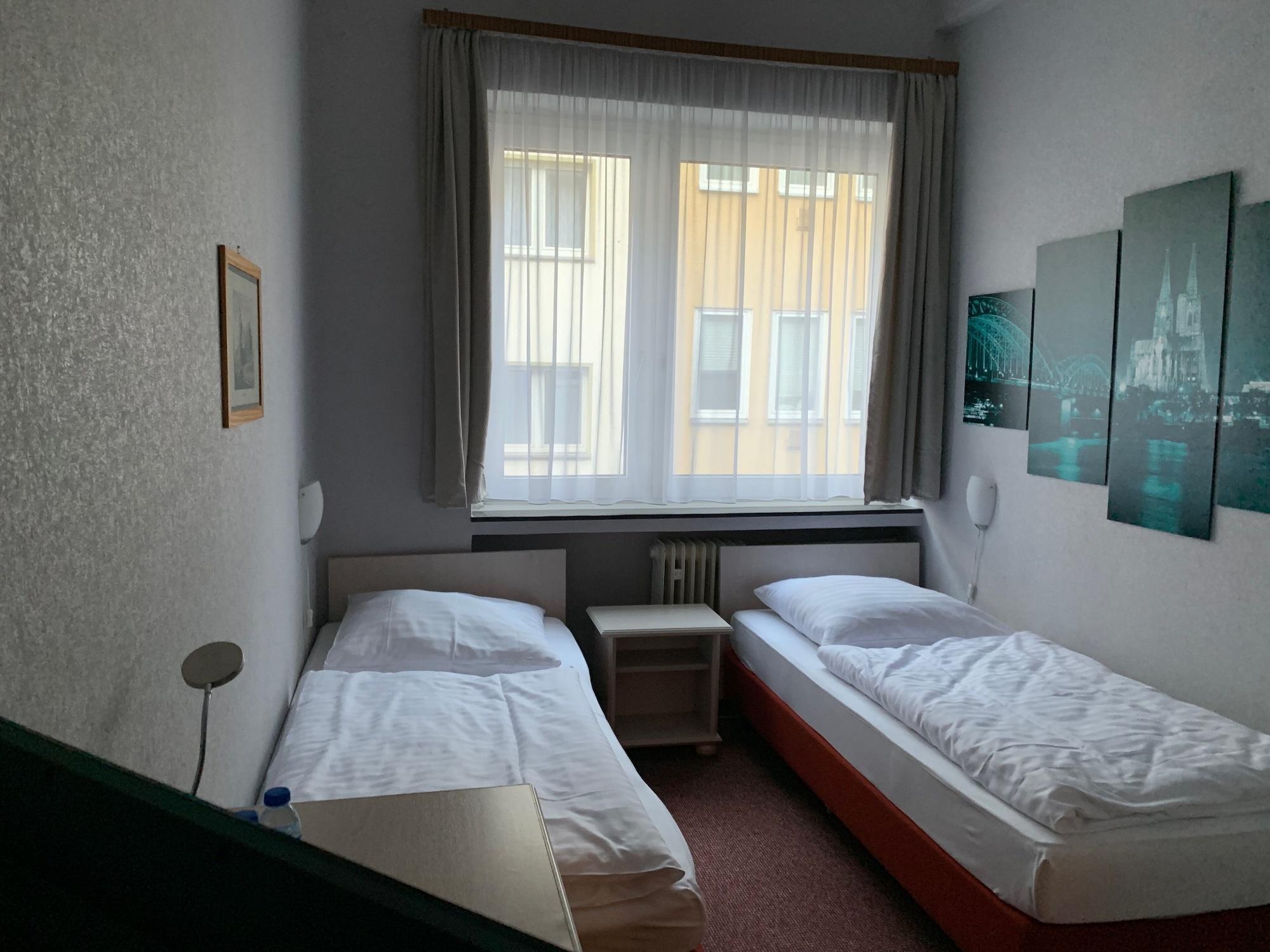 Hotel Berg Кельн Екстер'єр фото