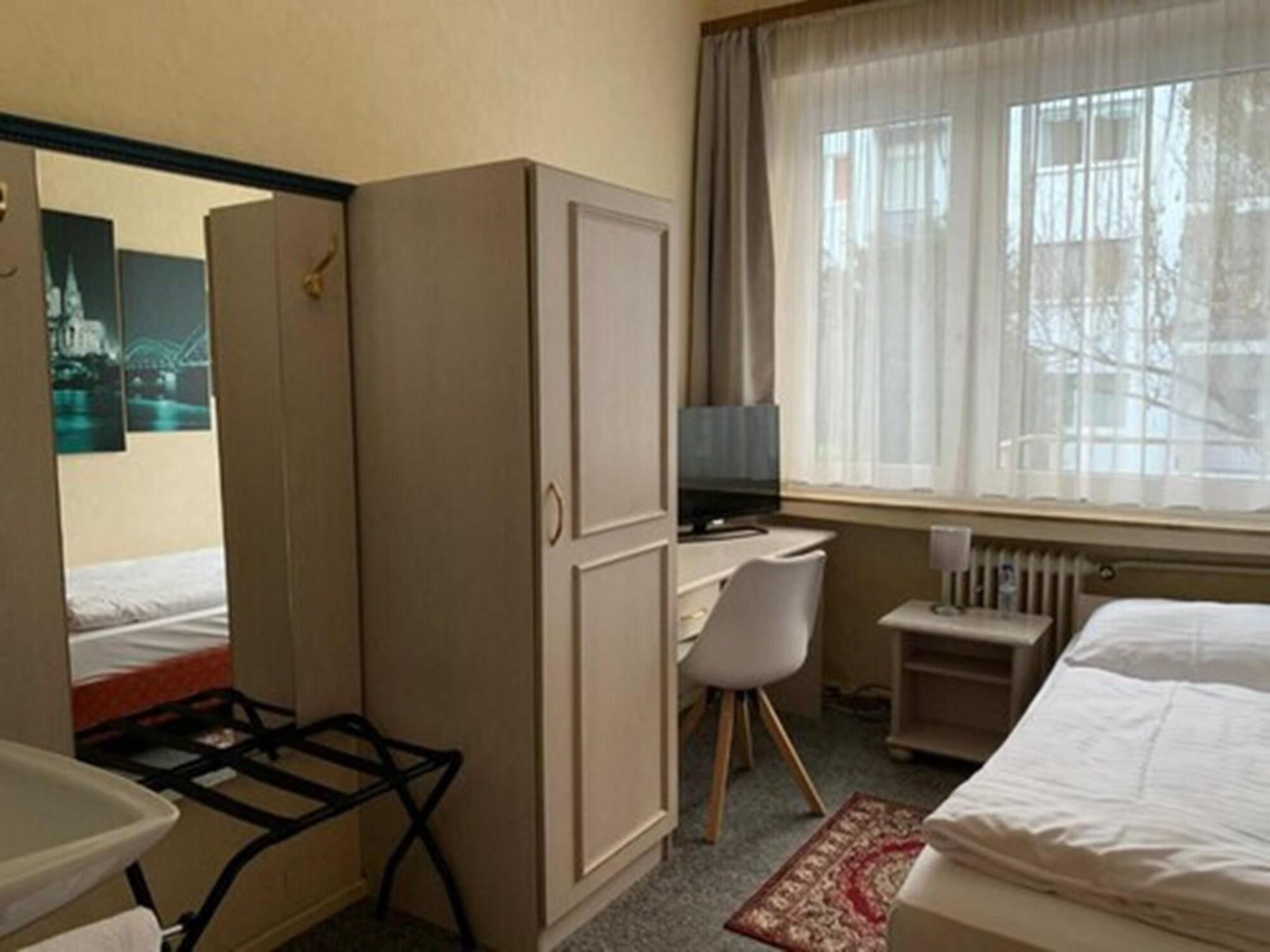 Hotel Berg Кельн Екстер'єр фото