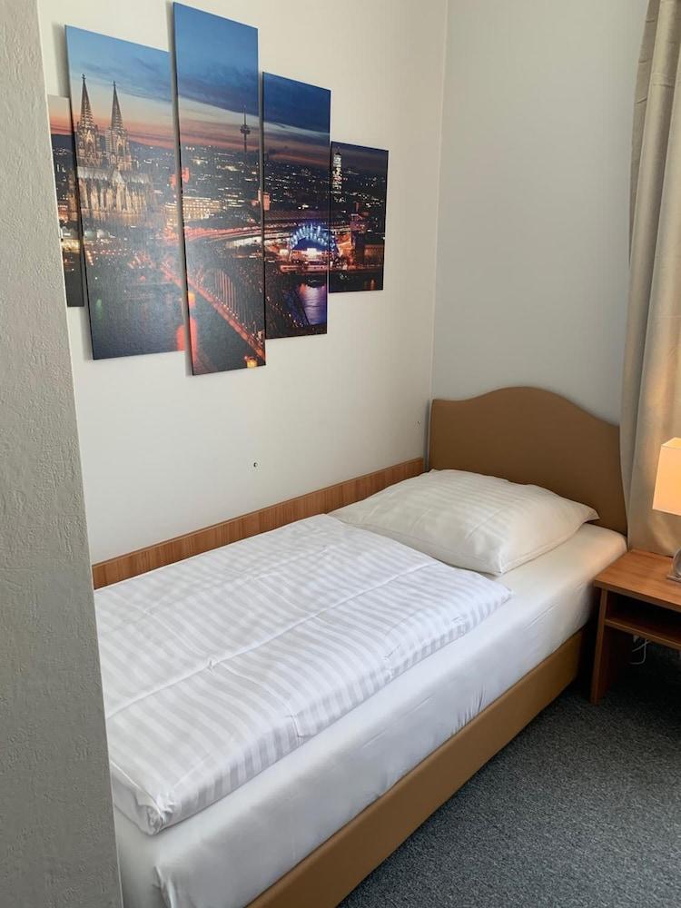 Hotel Berg Кельн Екстер'єр фото