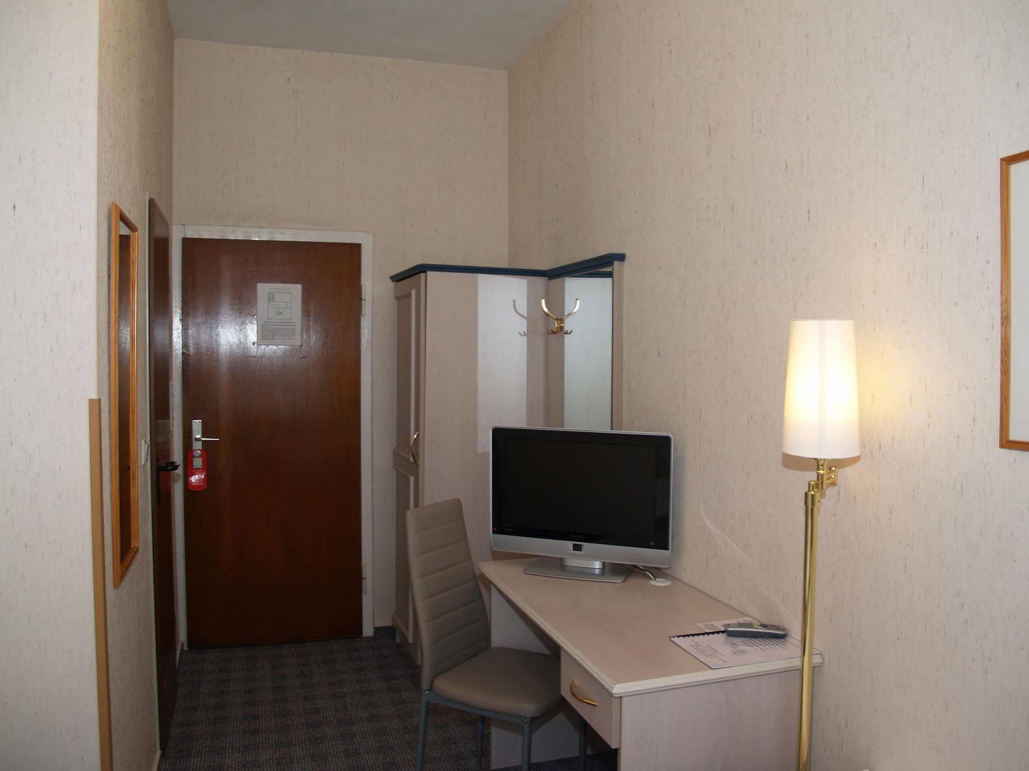 Hotel Berg Кельн Екстер'єр фото